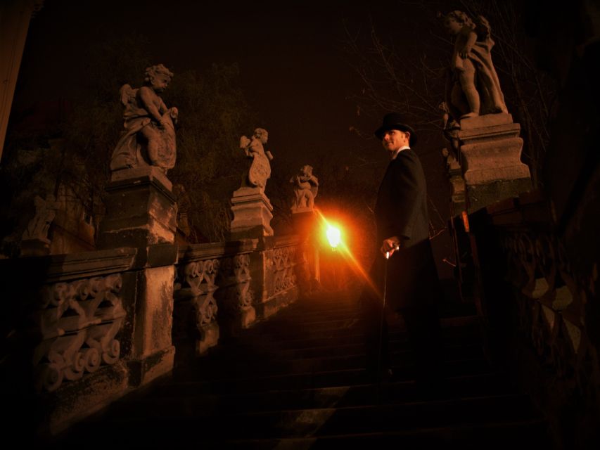 Prague: Ghost Tour - Old-New Synagogue and the Old Jewish Cemetery: serious stories in real space