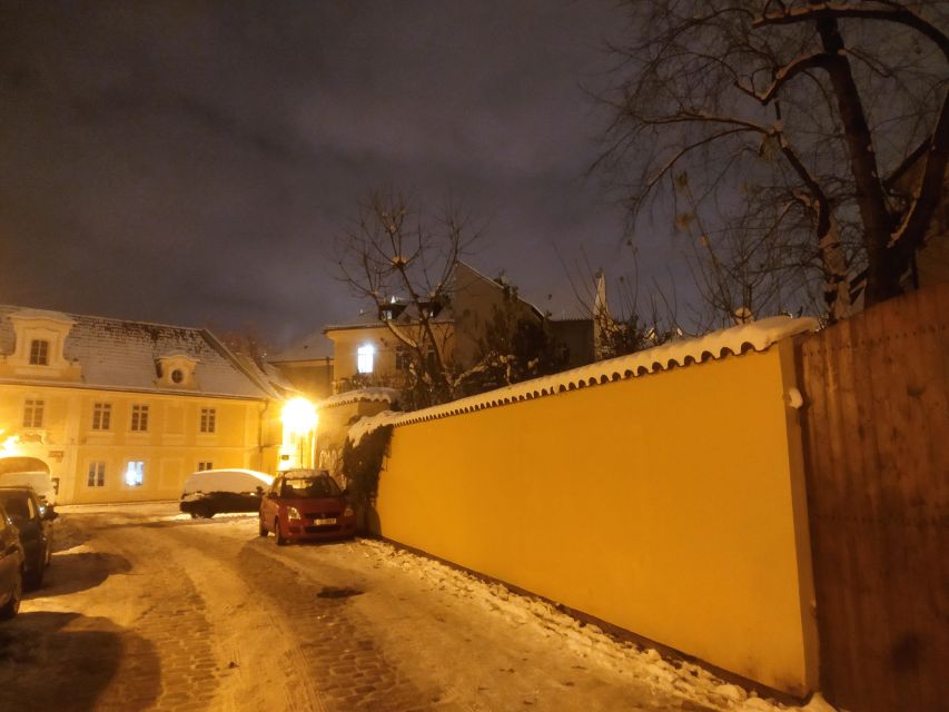 Prague: Ghost Walking Tour - Kožná 6: meeting point and getting into the right mood