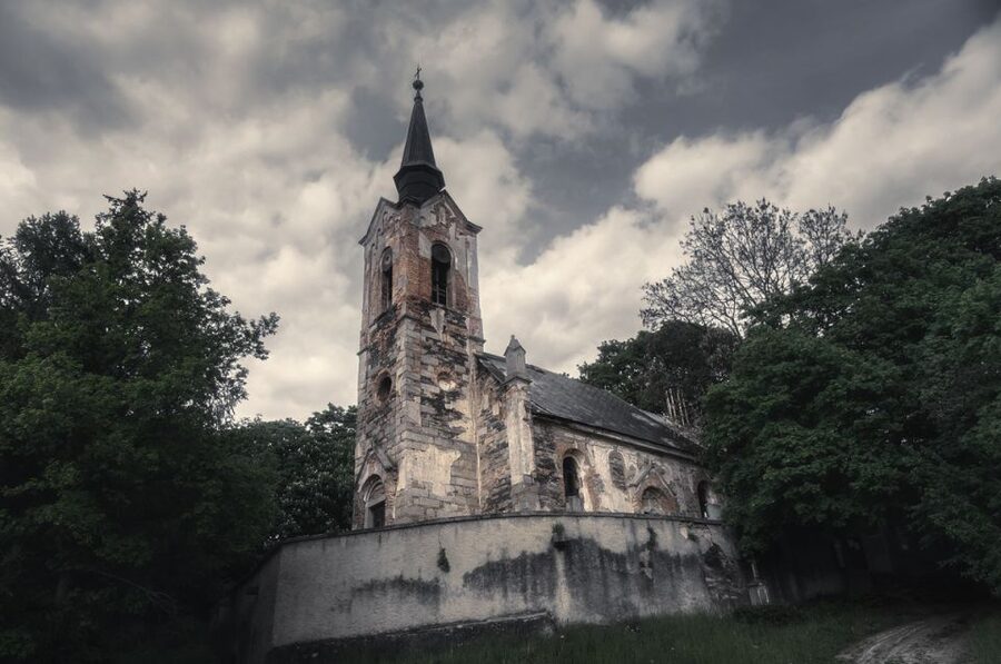Prague: Ghost Walking Tour - The actor guide’s stories: crime and passion made to feel real