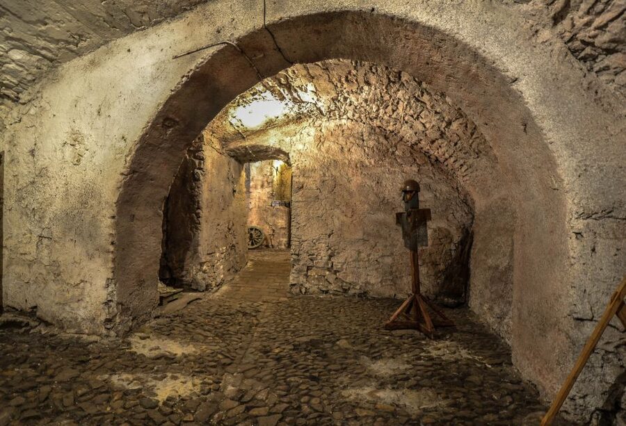 Prague: Ghosts, Legends, Medieval Underground & Dungeon Tour - Comfort, Safety, and Who Should Skip It