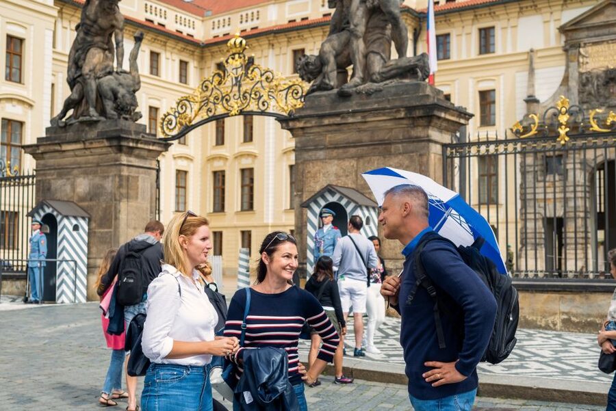 Prague Grand 2,5 hour + 2 hour exterior walking tour - Who this tour suits best