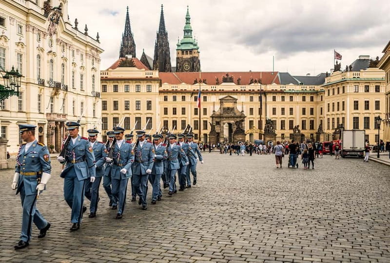 Prague Grand 2,5 hour + 2 hour exterior walking tour - Prague Castle exterior viewpoints and the Changing of the Guard timing