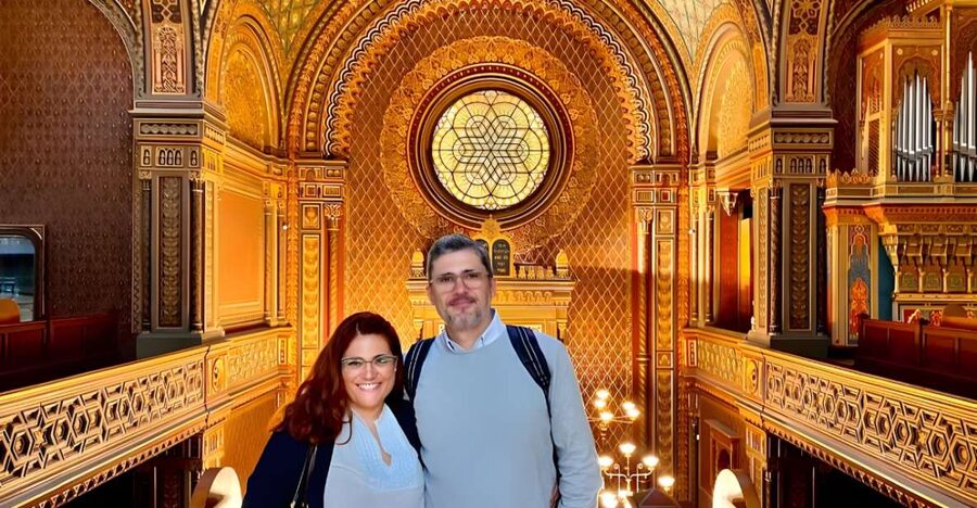 Prague: Guided Tour inside the Jewish Cemetery & Synagogues - Josefov on foot: seeing the quarter without treating it like a museum hallway