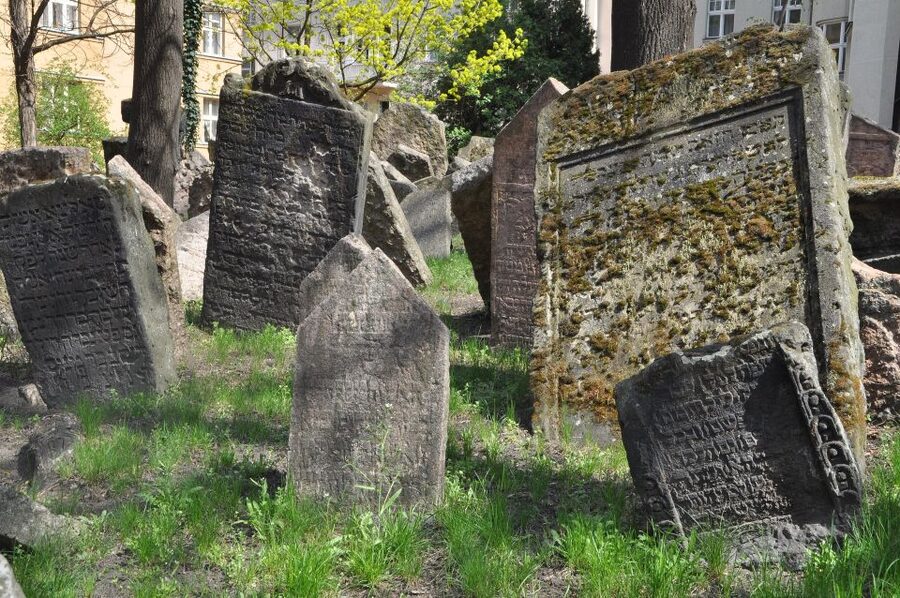 Prague: Guided Walking Tour of Prague's Jewish Quarter - Meeting Josefov With a Navy Blue Umbrella and a Simple Plan