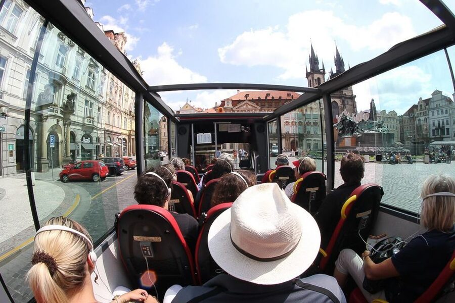 Prague: Historic City Center Bus Tour with Top Sights - Prague Castle district break: quick stroll, big payoff