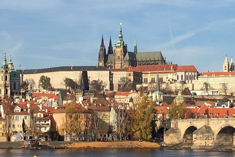 Prague: Historic City Center Bus Tour with Top Sights - Dancing House, Powder Tower, and the return circuit