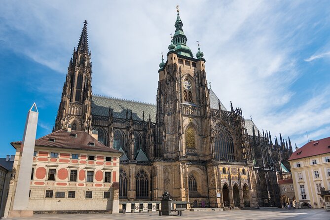 Prague Hradcany Castle, St Vitus Cathedral Tour with Tickets - Starting at Masaryk’s statue, then walking into the castle mindset