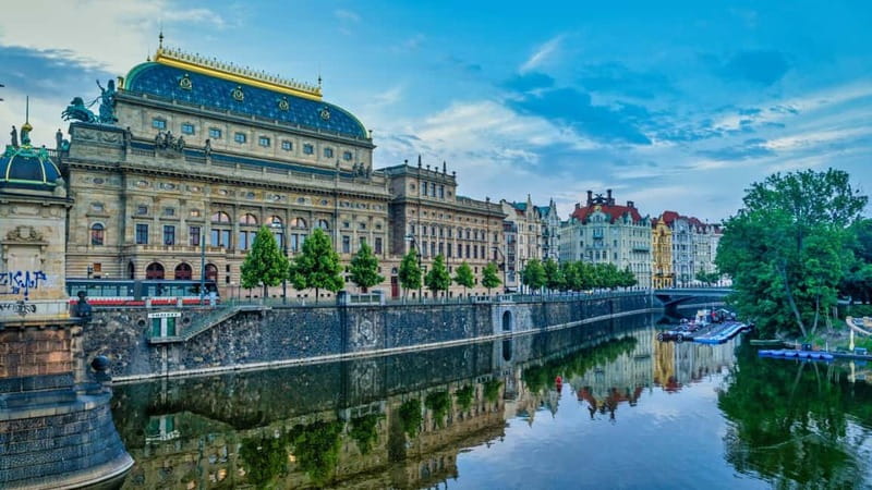 Prague: Iconic cafés early bird morning food tour. - Food pacing, what to expect from sweet, salty, and drinks