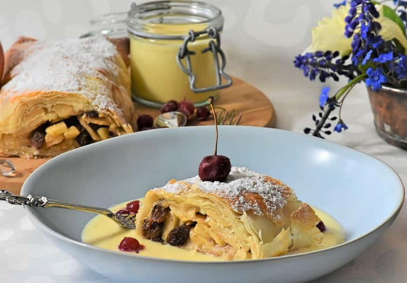 Prague: Iconic cafés early bird morning food tour. - Four café tastings in Prague, coffee plus Czech breakfast