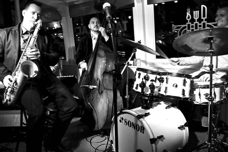 Prague: Jazz Boat Popular Live Jazz Dinner Cruise - The Vltava Cruise Rhythm: Three Jazz Sets Plus a Sightseeing Pass