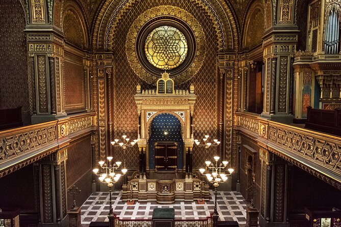 Prague Jewish Quarter Private Tour and Boat Cruise - Pinkas Synagogue memorial and the cemetery moment