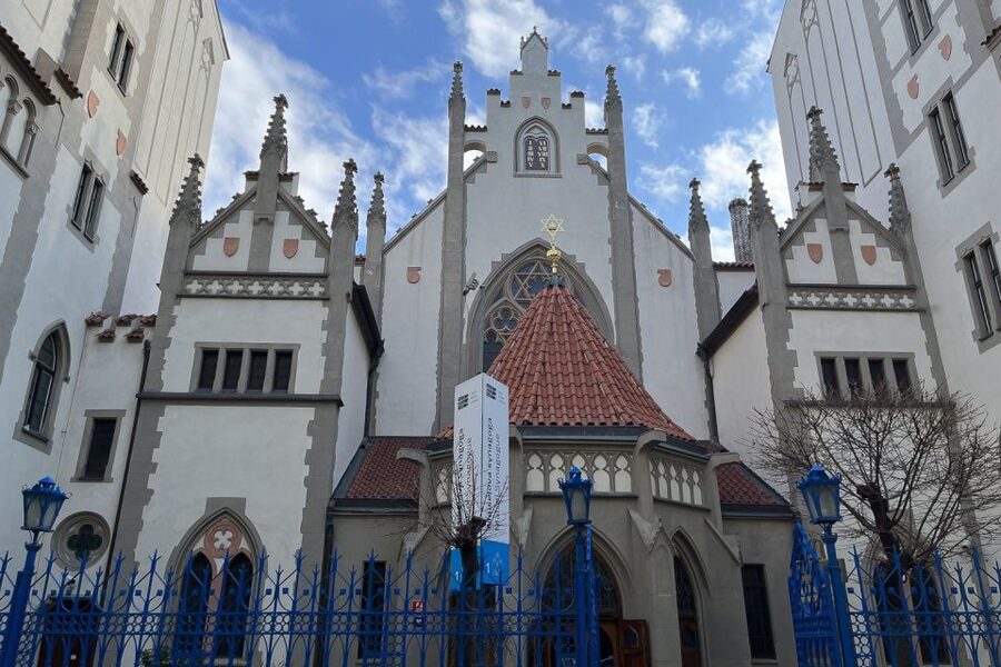 Prague: Jewish Town Guided Walking Tour - What the Prague Jewish Town walk is really about