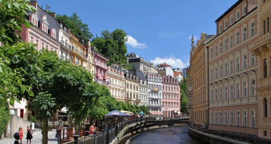 Prague: Karlovy Vary Day Trip with Watchtower and Funicular - Price and value: what you are really paying for