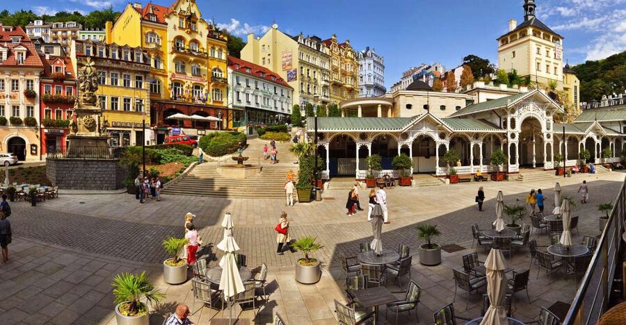 Prague: Karlovy Vary Day Trip with Watchtower and Funicular - Getting there from Prague: the 2-hour coach rhythm