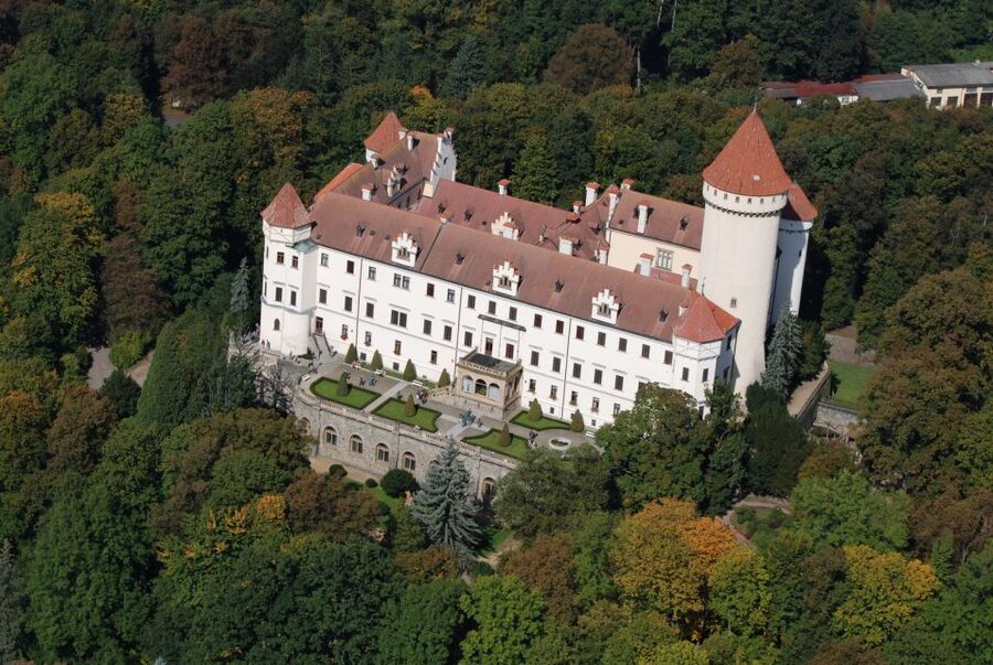 Prague: Karlštejn Castle Guided Tour with Entry Ticket - Karlštejn in 5 hours, what you really get