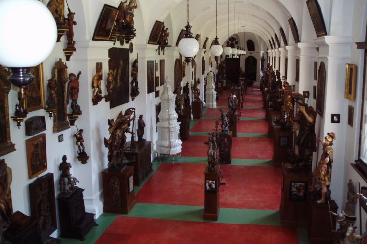 Prague: Karlštejn Castle Guided Tour with Entry Ticket - Transport, timing, and what skip-the-ticket-line means for you