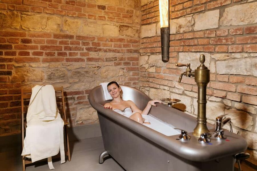 Prague: Lázně Pramen. Wine, Beer bath and Wellness SPA - Drinks, snacks, and what you get without hunting for extras