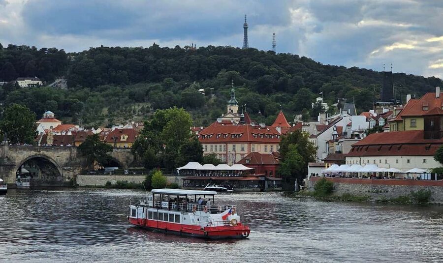 Prague: Lunch Cruise on the Vltava with 3-Course Menu - Key things to know before you go