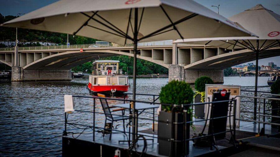 Prague: Lunch Cruise on the Vltava with 3-Course Menu - Old Town Prague, Seen Like A Moving Postcard