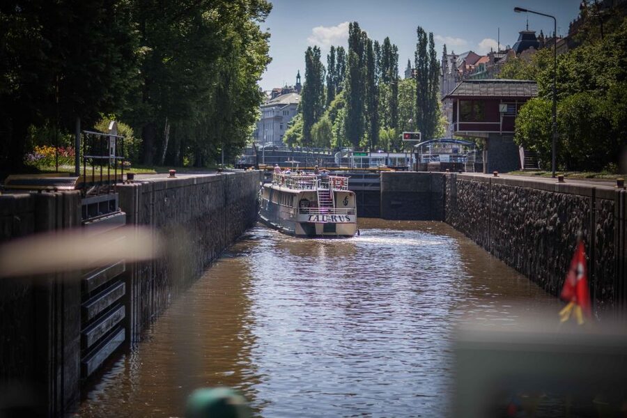 Prague: Lunch Cruise on Vltava River with open Buffet - How Each Part of the Cruise Flows Timewise