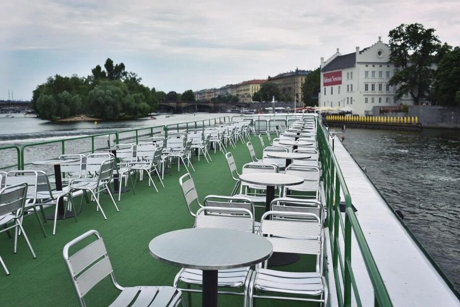 Prague: Lunch Cruise on Vltava River with open Buffet - The Open Buffet Lunch: What You Actually Get to Eat