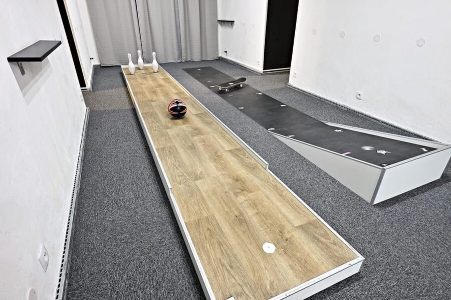 Prague: Mazemania Miniature Golf Experience - Language and staff help: what to expect for smooth play