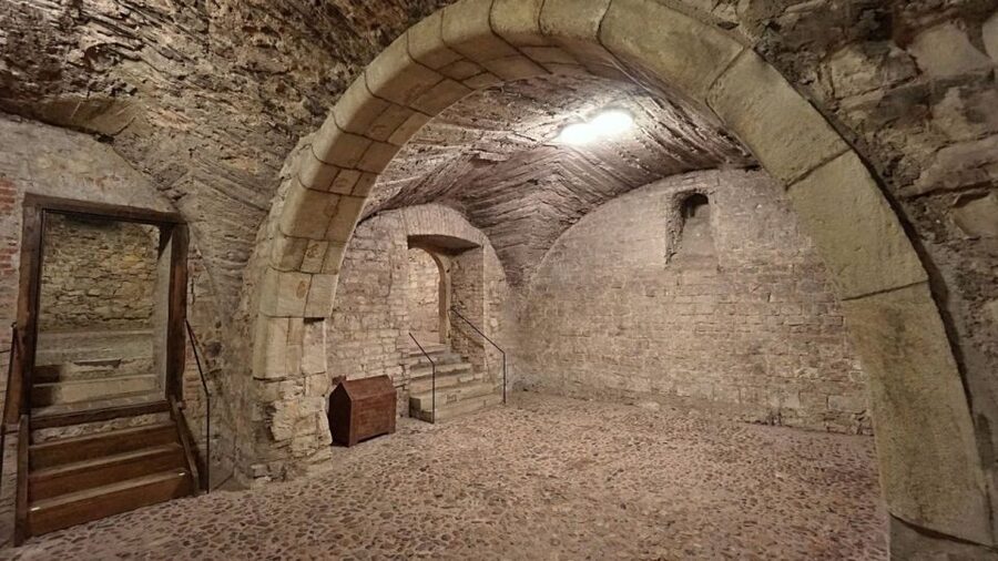 Prague: Medieval Underground Guided Tour - Licensed English Guides Who Keep the Pace Moving