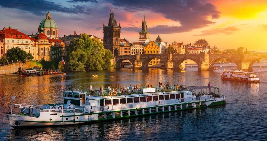 Prague: MegaCombo Tickets with Castle, Cruise & Walking Tour - Old Town and Jewish Quarter Walking Tour with a Live English Guide