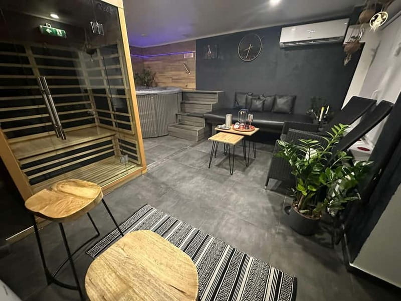 Prague: Modern Private Spa with Jacuzzi and/or Sauna - Key things to know before you go