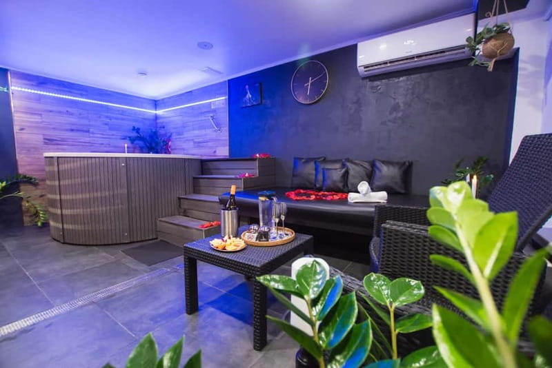 Prague: Modern Private Spa with Jacuzzi and/or Sauna - Choosing Black vs Green vs Gold, match the spa to your mood