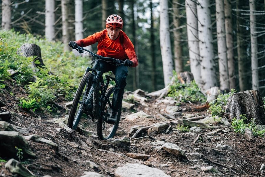 Prague Mountain Biking: Blast Through The Best Singletracks - The full suspension 29-inch bike setup (and what 150mm means for you)