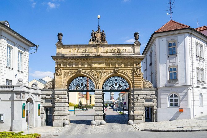 Prague-Munich One-Way Sightseeing Day Tour - Timing, pacing, and what to pack for a full 10-hour day