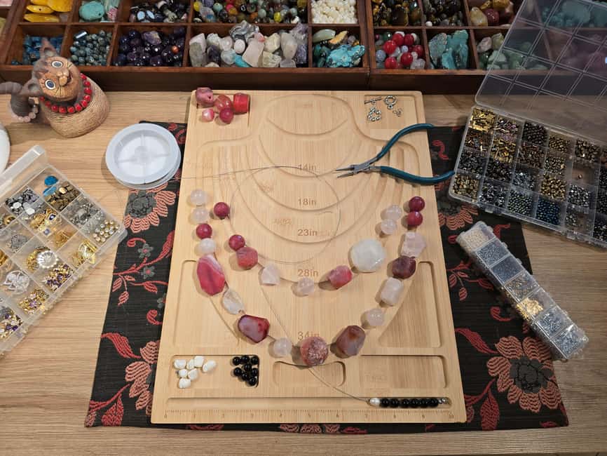 Prague: Necklace-Making Workshop with a Jeweler - Languages and private group comfort