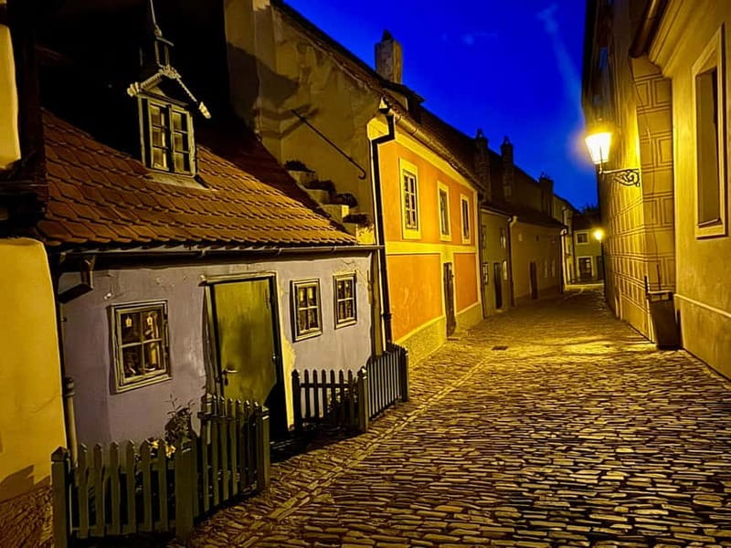 Prague: Night Walk through Prague Castle with City Views - Meeting at Malostranská: how to start without stress