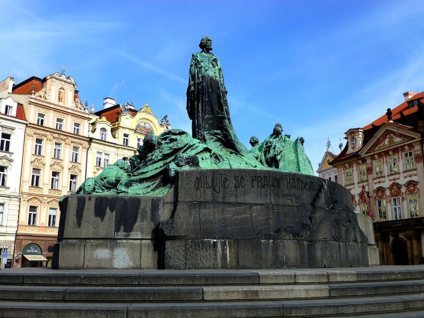 Prague: Old, New, and Jewish Towns Guided Walking Tour - The guide experience: warmth, humor, and smart answers