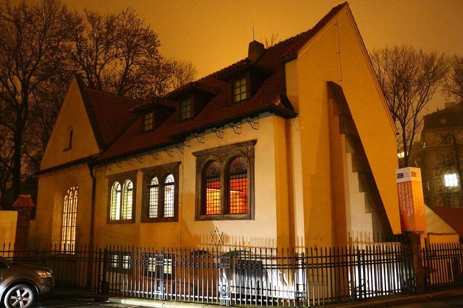 Prague: Old, New, and Jewish Towns Guided Walking Tour - Getting oriented at the Česká Národní Banka meeting point