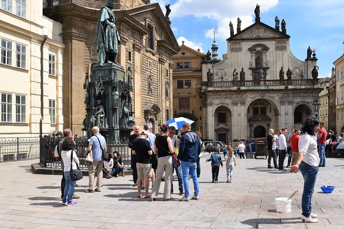 Prague Old Town And Beer Walking Tour Including Dinner - Old Town by 6 pm: Prague landmarks with fewer headaches