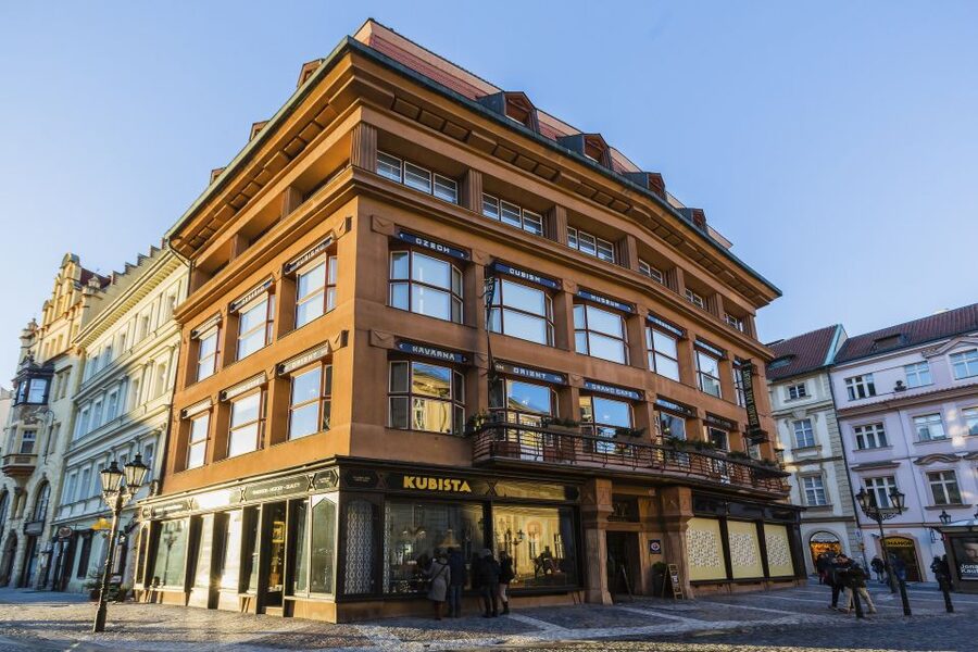Prague: Old Town and Jewish Quarter 2-Hour Walking Tour - Powder Tower and Municipal House, Prague’s “looks matter” phase