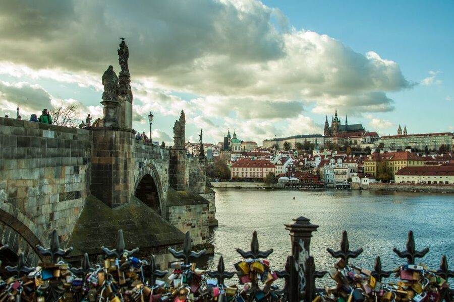 Prague: Old Town and Jewish Quarter Guided Tour in German - Old Town Square to the Astronomical Clock: Why This Start Matters