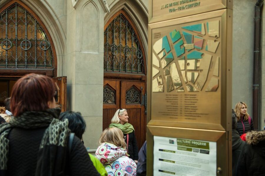 Prague: Old Town and Jewish Quarter Guided Tour in German - Guide Quality and Group Dynamics: What Makes This One Feel Smooth