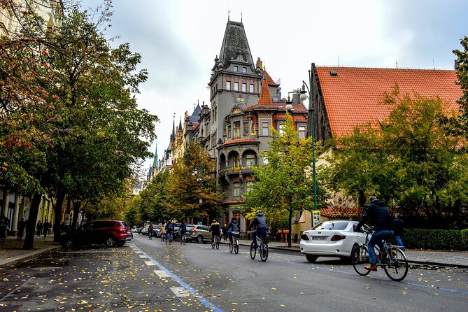 Prague: Old Town and Jewish Quarter Small-Group Tour - Finishing near Rudolfinum with a Prague Castle view angle
