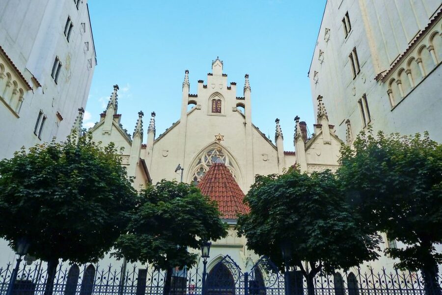 Prague: Old Town and Jewish Quarter Tour with Jewish Museum - Skip the Line, But Still Plan Time to Look