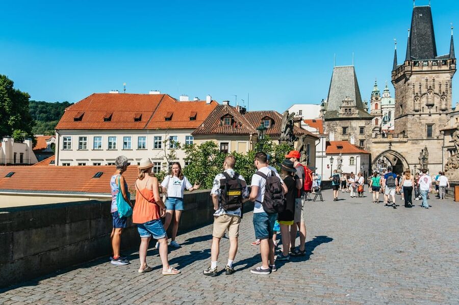 Prague: Old Town, Astronomical Clock and Underground Tour - Meeting at Mostecká 4 and finding the group