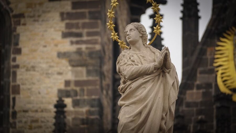 Prague: Old Town Highlights & Hidden Gems Guided Tour - Astronomical Clock: a quick 5-minute stop that you will actually understand