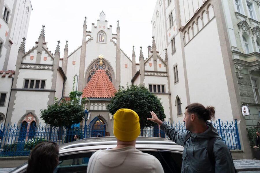 Prague: Old Town, Jewish Quarter & Astro Clock Walking Tour - Languages and Bilingual Tours: How to Set Yourself Up for Success