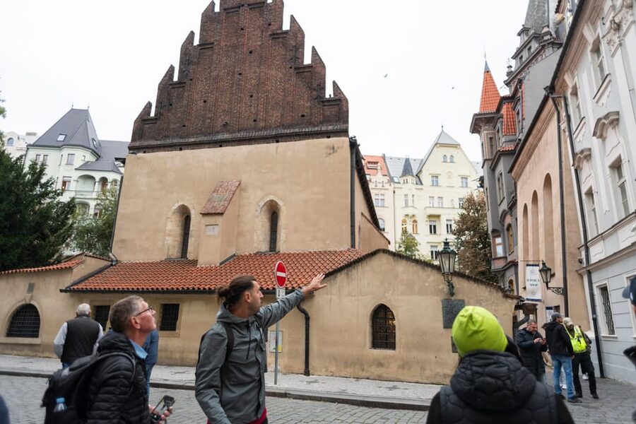 Prague: Old Town, Jewish Quarter & Astro Clock Walking Tour - Price and Time: Why $22 for 150 Minutes Can Be a Good Deal