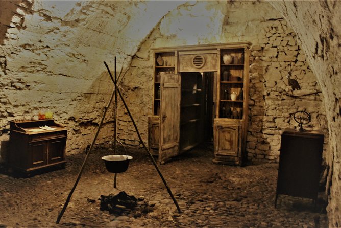 Prague Old Town, Medieval Underground and Dungeon Historical Tour - The Dungeon Portion: Torture and Execution Instruments