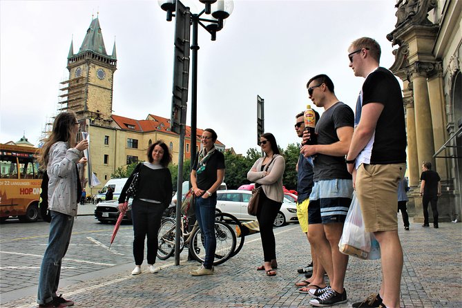 Prague Old Town, Medieval Underground and Dungeon Historical Tour - Guide Energy, Group Size, and How to Keep Up