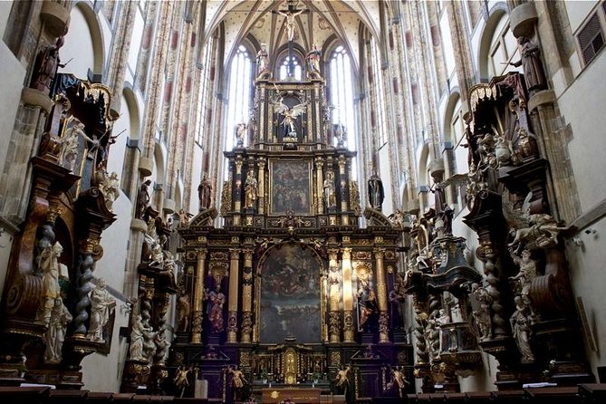 Prague Old Town New Town and Jewish Quarter Morning Tour - House of the Black Madonna and Prague’s distinct architectural style