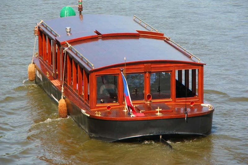 Prague: Old Town, Prague Castle & River Cruise Day Tour - Charles Bridge and Old Town: the fast way to get your bearings